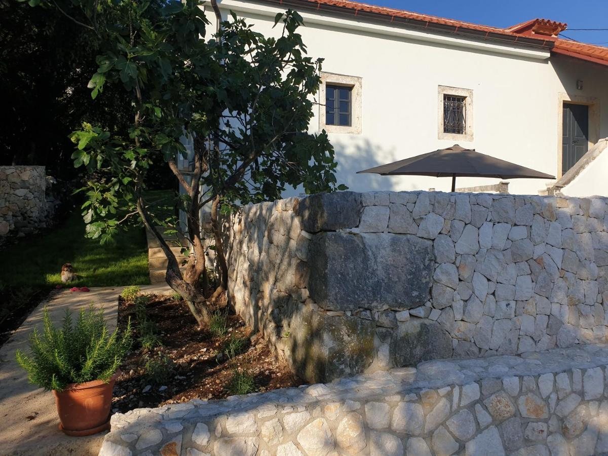 Вилла Art House 1800 Tribalj  Экстерьер фото