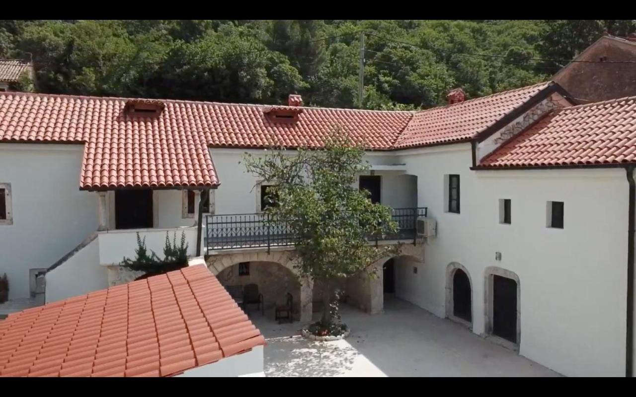 Вилла Art House 1800 Tribalj  Экстерьер фото