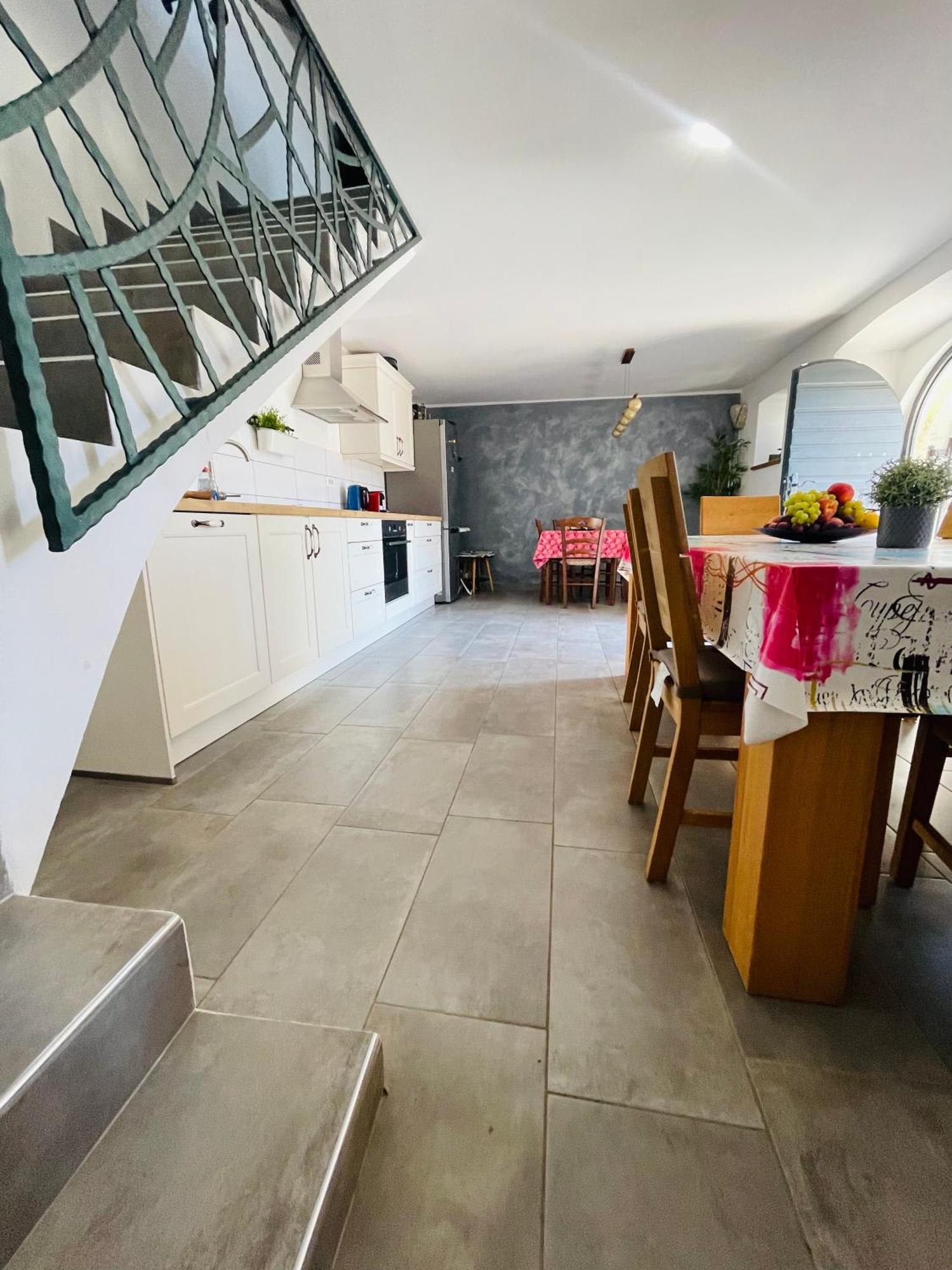 Вилла Art House 1800 Tribalj  Экстерьер фото